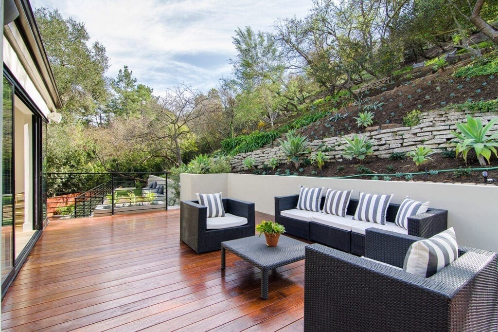 A patio with black and white furniture on top of it.