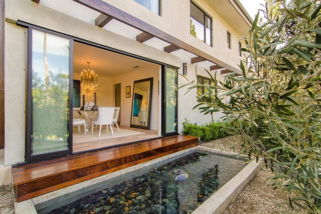 A large window in the middle of an outdoor area.