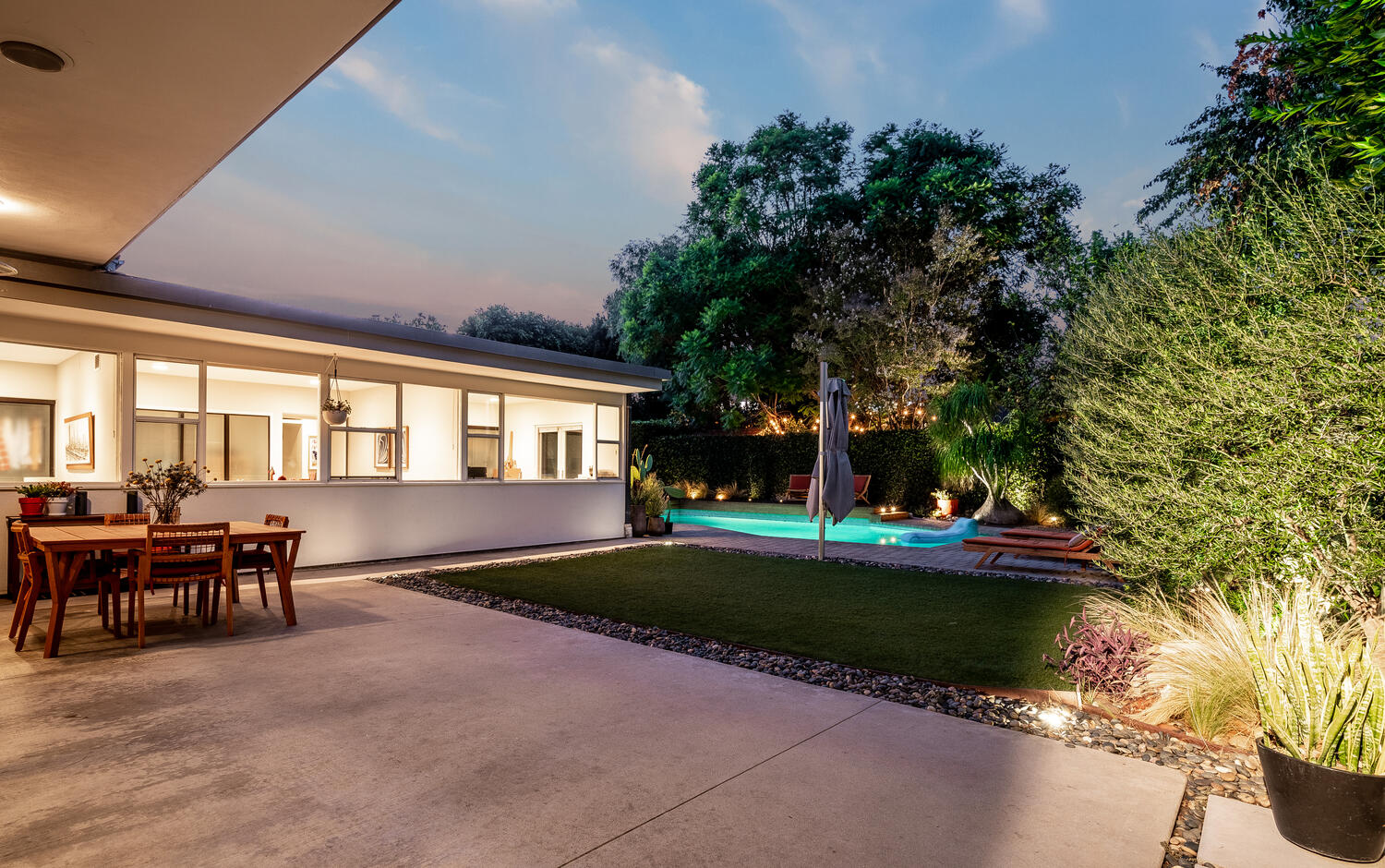 A patio with chairs and tables in the middle of it